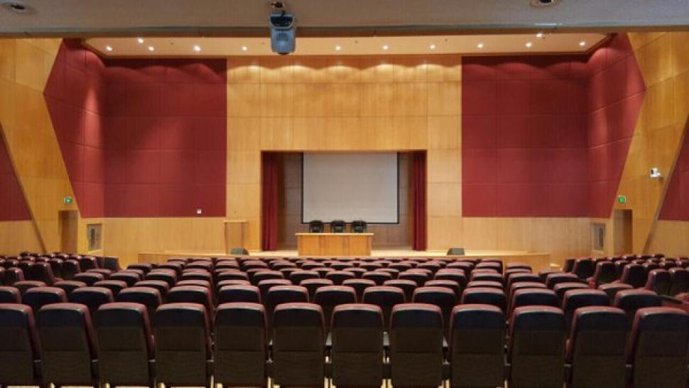 مسرح التنمية الاجتماعية يقدم خدماته للمجتمع بتوفير قسم نسائي شامل الخصوصية وموقع عام متكامل الإمكانيات لكل المناسبات