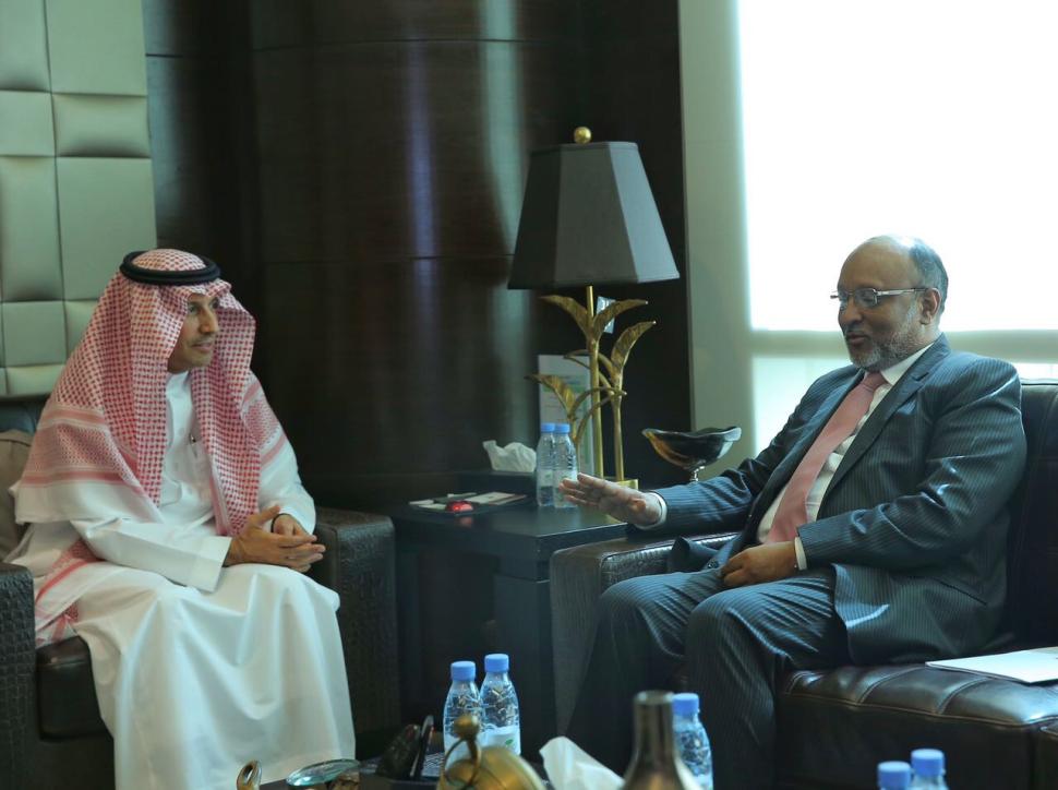 وزير العمل والتنمية الاجتماعية يبحث مع السفير البنجلاديشي آفاق التعاون في المجالات العمالية وزير العمل والتنمية الاجتماعية يبحث مع السفير البنجلاديشي آفاق التعاون في المجالات العمالية