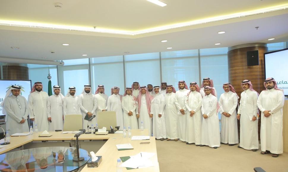 د.الغفيص يلتقي رئيس وأعضاء لجنة النقل البري بغرفة الشرقية وعدد من المستثمرين.. وخطة لتأهيل السعوديين للعمل في القطاع د.الغفيص يلتقي رئيس وأعضاء لجنة النقل البري بغرفة الشرقية وعدد من المستثمرين.. وخطة لتأهيل السعوديين للعمل في القطاع