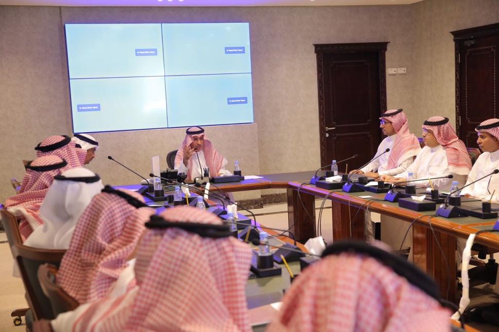 وزير العمل والتنمية الاجتماعية يشدد على مدراء فروع الوزارة بالمناطق بتطبيق برنامج التوطين في المناطق ومتابعة تنفيذه وزير العمل والتنمية الاجتماعية يشدد على مدراء فروع الوزارة بالمناطق بتطبيق برنامج التوطين في المناطق ومتابعة تنفيذه
