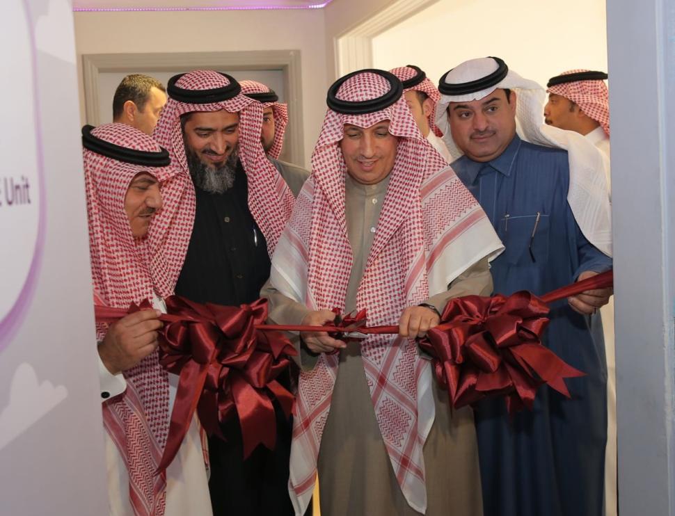 وزير العمل والتنمية الاجتماعية يدشّن عددا من الخدمات التطويرية في المركز الوطني للتوحد بالرياض وزير العمل والتنمية الاجتماعية يدشّن عددا من الخدمات التطويرية في المركز الوطني للتوحد بالرياض