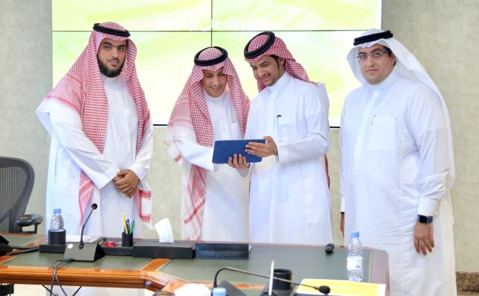 وزير العمل والتنمية الاجتماعية يدشن منصة "مكين" لخدمة القطاع غير الربحي وزير العمل والتنمية الاجتماعية يدشن منصة "مكين" لخدمة القطاع غير الربحي
