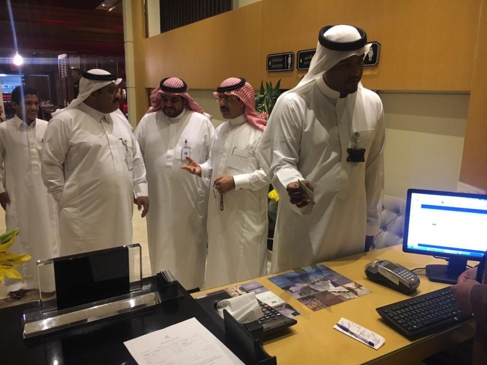 "عمل الرياض" يضبط في حملة تفتيشية مشتركة مع الهيئة العامة للسياحة والتراث الوطني استهدفت فجر اليوم 35 فندقًا 17 مخالفة لقرار التوطين في الفنادق والوحدات السكنية المفروشة "عمل الرياض" يضبط في حملة تفتيشية مشتركة مع الهيئة العامة للسياحة والتراث الوطني استهدفت فجر اليوم 35 فندقًا 17 مخالفة لقرار التوطين في الفنادق والوحدات السكنية المفروشة