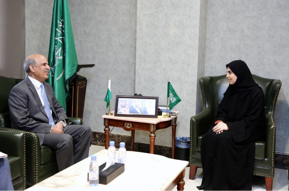 د. تماضر الرماح تلتقي سفير جمهورية باكستان لدى المملكة د. تماضر الرماح تلتقي سفير جمهورية باكستان لدى المملكة