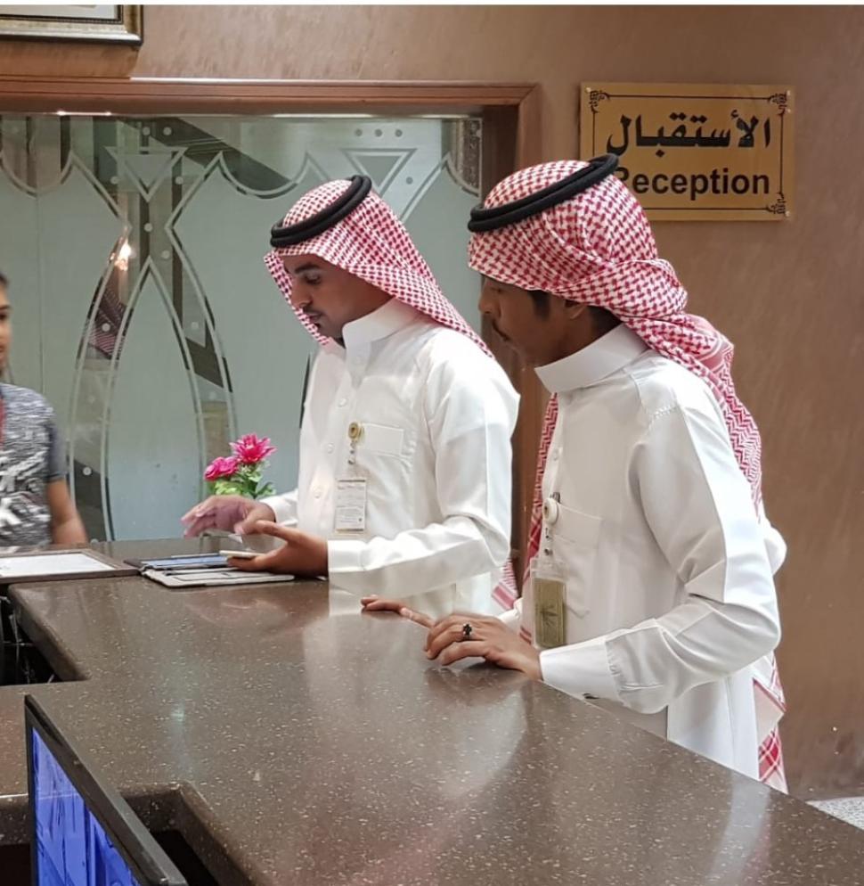 "العمل والتنمية الاجتماعية": 15415 جولة تفتيشية على قطاع الفنادق والوحدات السكنية المفروشة للتحقق من التوطين وضبط 2404 مخالفات.. و13 ألف منشأة ملتزمة بالقرار "العمل والتنمية الاجتماعية": 15415 جولة تفتيشية على قطاع الفنادق والوحدات السكنية المفروشة للتحقق من التوطين وضبط 2404 مخالفات.. و13 ألف منشأة ملتزمة بالقرار