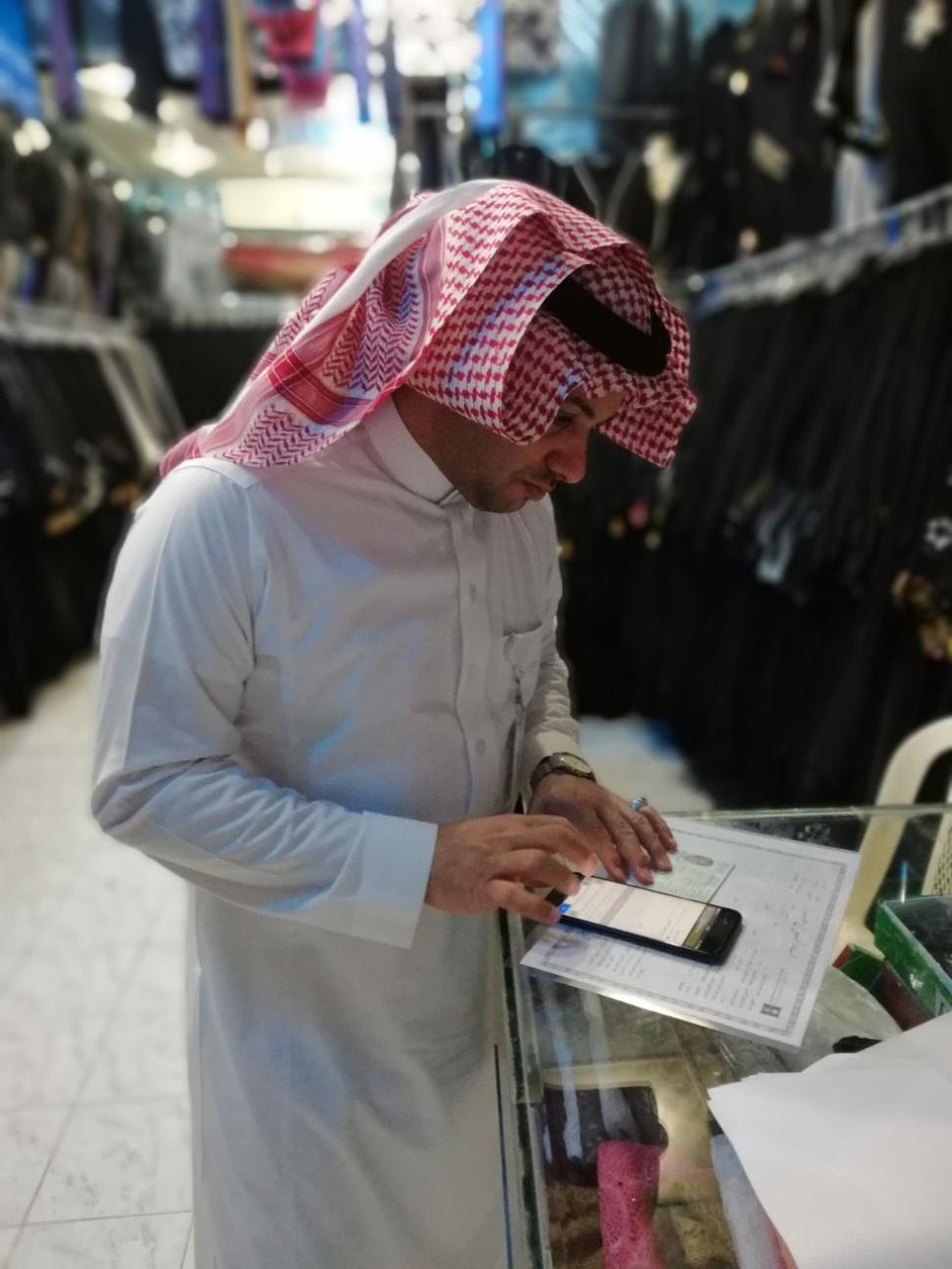 113 ألف منشأة تلتزم بقرار تأنيث محال بيع المستلزمات النسائية و19 ألف أخرى غير ملتزمة.. وضبط 16 ألف مخالفة عبر 132 ألف جولة تفتيشية 113 ألف منشأة تلتزم بقرار تأنيث محال بيع المستلزمات النسائية و19 ألف أخرى غير ملتزمة.. وضبط 16 ألف مخالفة عبر 132 ألف جولة تفتيشية