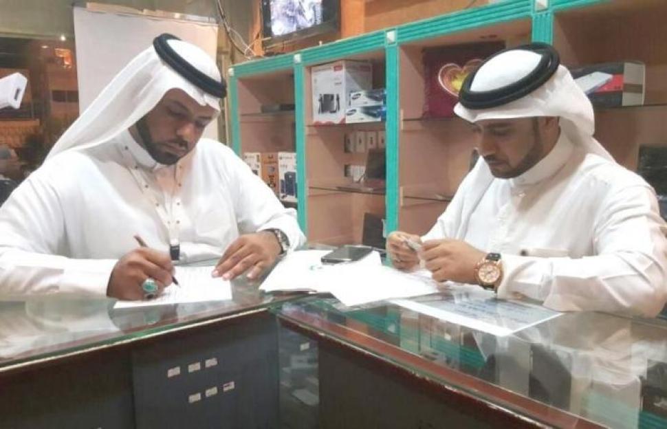 "العمل والتنمية الاجتماعية" تنفذ26 ألف جولة تفتيشية على محال الاتصالات خلال 4 أشهر .. والتزام 24 ألف منشأة بالتوطين "العمل والتنمية الاجتماعية" تنفذ26 ألف جولة تفتيشية على محال الاتصالات خلال 4 أشهر .. والتزام 24 ألف منشأة بالتوطين