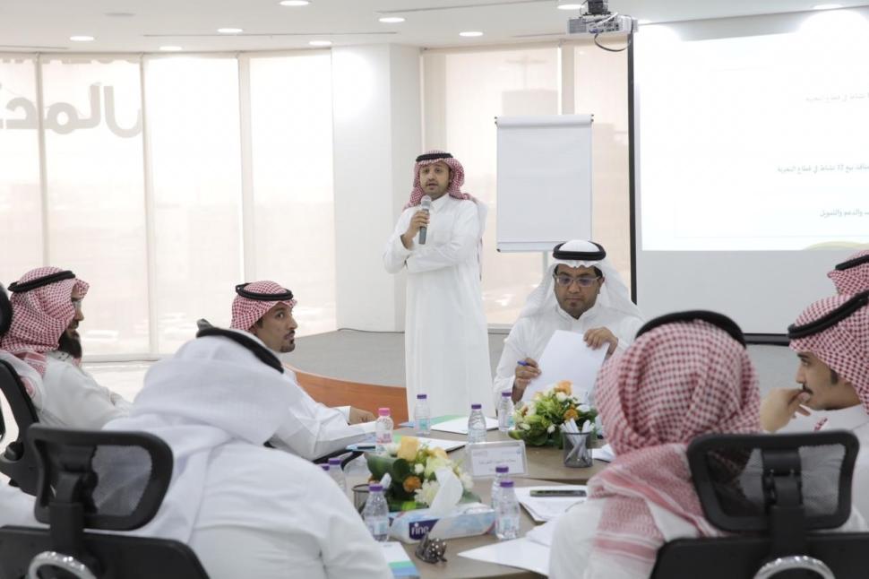 "العمل والتنمية الاجتماعية" تعقد ورشة عمل لتعريف القطاع الخاص باشتراطات توطين منافذ البيع في 12 نشاط اقتصادي "العمل والتنمية الاجتماعية" تعقد ورشة عمل لتعريف القطاع الخاص باشتراطات توطين منافذ البيع في 12 نشاط اقتصادي