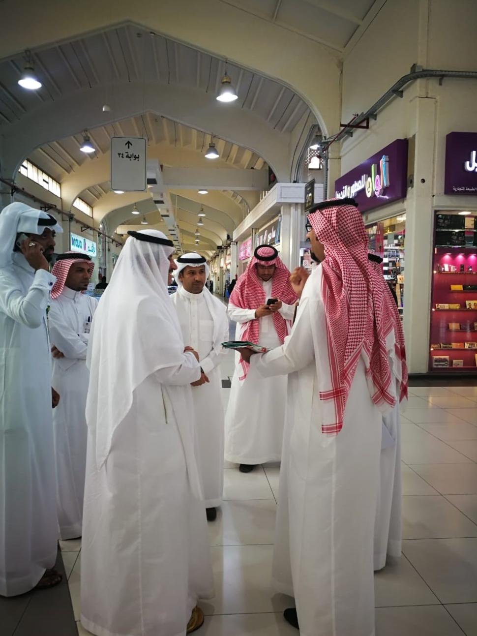 "العمل والتنمية الاجتماعية": ضبط 18 ألف مخالفة لقرار تأنيث وتوطين محال بيع المستلزمات النسائية عبر 156 ألف زيارة تفتيشية في المناطق "العمل والتنمية الاجتماعية": ضبط 18 ألف مخالفة لقرار تأنيث وتوطين محال بيع المستلزمات النسائية عبر 156 ألف زيارة تفتيشية في المناطق