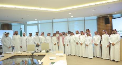 د.الغفيص يلتقي رئيس وأعضاء لجنة النقل البري بغرفة الشرقية وعدد من المستثمرين.. وخطة لتأهيل السعوديين للعمل في القطاع