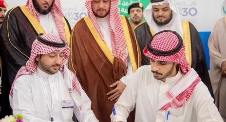 نائب أمير القصيم يدشن "ملتقى التوطين" ويشهد توقيع اتفاقيات لتوطين فرص العمل في المجمعات التجارية المغلقة بالمنطقة