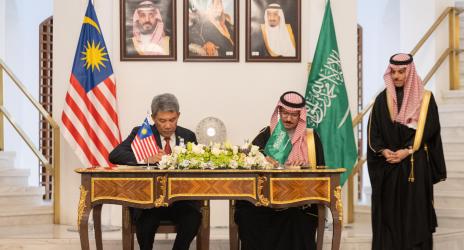 معالي نائب الوزير عبدالله ابوثنين ومعالي وزير الخارجية في دولة ماليزيا