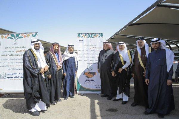 د.القصبي يدشن خدمةالنقل التعاوني المجاني للجمعيةالتعاونيةلتسهيل تنقلات ذوي الإعاقة وكبارالسن والمرضى من وإلى الوزارة