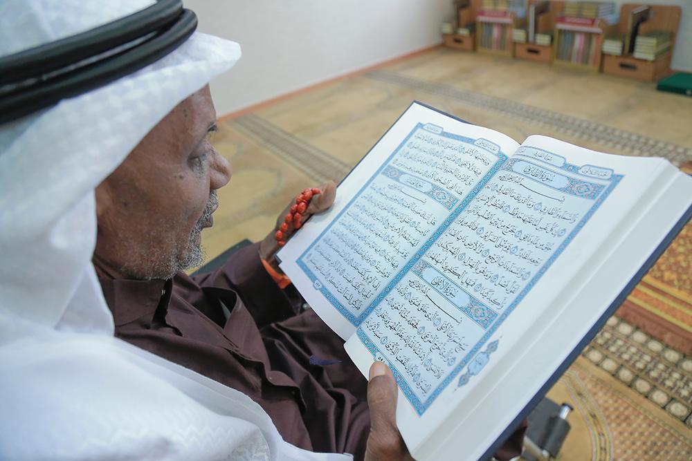 مسن بدار الرعاية الاجتماعية بالرياض عادت له حاسة الإبصار بعد أن فقدها لمدة ٩ سنوات