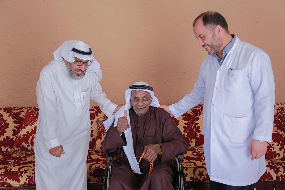 مسن بدار الرعاية الاجتماعية بالرياض عادت له حاسة الإبصار بعد أن فقدها لمدة ٩ سنوات