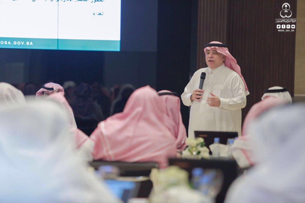 معالي الدكتور ماجد القصبي يشارك بورشة عمل لائحة الصناديق العائلية بحضور مختصين وقانونيين.