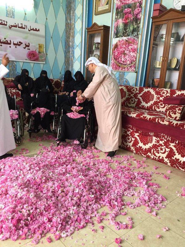 أمهاتنا بدار الرعاية بـ #الطائف في زيارة لمصنع القاضي للورد الطائفي.
