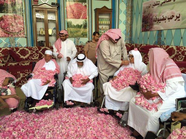 أباؤنا بدار الرعاية بـ #الطائف في زيارة لمصنع القاضي للورد الطائفي.