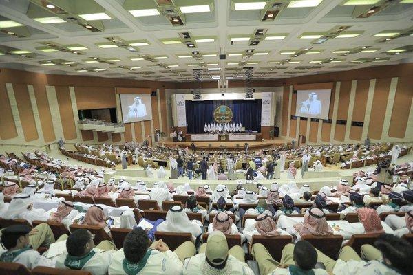 همام عبدالمحسن يتخرج من الثانوية بتقدير ٩٩٪ ويجتاز سنة العلوم الطبية بـ ٤.٩٠ من ٥ والوزير يكرمه