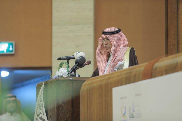 همام عبدالمحسن يتخرج من الثانوية بتقدير ٩٩٪ ويجتاز سنة العلوم الطبية بـ ٤.٩٠ من ٥ والوزير يكرمه