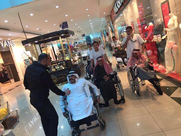 أبناؤنا بمركز التأهيل الشامل بـ #الجوف يستمتعون في جولة بأحد مولات سكاكا.