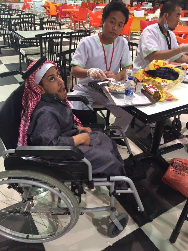 أبناؤنا بمركز التأهيل الشامل بـ #الجوف يستمتعون في جولة بأحد مولات سكاكا.