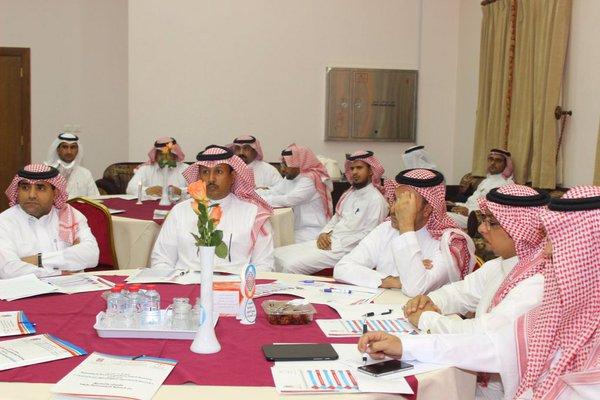 فرع الوزارة بمنطقة #عسير يفعل اليوم العالمي للخدمة الاجتماعية بورشة عمل للأخصائيين الاجتماعيين.