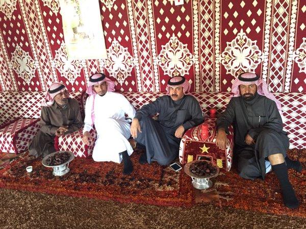 بتوجيهات معالي د.ماجد القصبي، مدير فرع الوزارة بـ #حائل ومسئولي الفرع يقدمون واجب العزاء لأسرة الشهيد بدر الرشيدي.