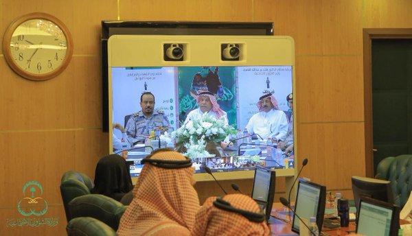 بحضور معالي الوزير، ربط مرئي مباشر لكافة مناطق المملكة أثناء تدشين مبادرة #خير_خلف لدعم ذوي الشهداء والمرابطين.