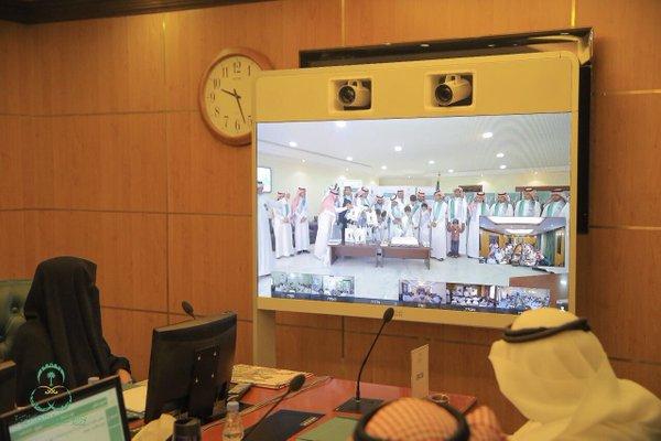 بحضور معالي الوزير، ربط مرئي مباشر لكافة مناطق المملكة أثناء تدشين مبادرة #خير_خلف لدعم ذوي الشهداء والمرابطين.