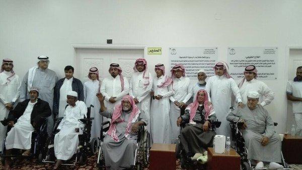 فريق تطوعي يزورون آباءنا بدار الرعاية الاجتماعية بالطائف وينفذون عدداً من الفعاليات.