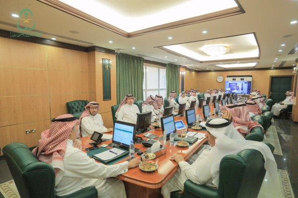 د.ماجد القصبي يدشن الاتصال المرئي بكافة فروع المناطق لرفع مستوى تحسين الخدمات و متابعة المشاريع