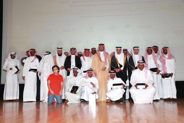 بمناسبة يوم اليتيم العربي، أقيم أمس بمنطقة مكة حفل تم إهداء بناتنا وأبناءنا المتميزين ٦ سيارات و١٥طقم ذهب و٨٥ آيباد.