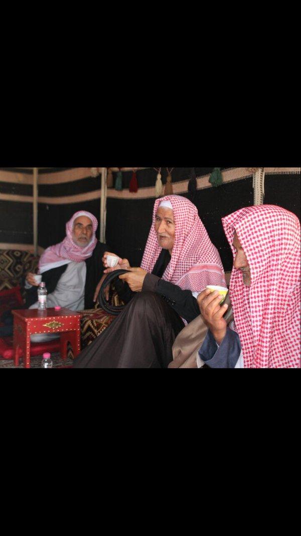 آباؤنا بدار الرعاية بالجوف يقضون يوماً كاملاً في رحلة برية  بضيافة مخيم تعاليل.