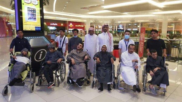 أبناؤنا في التأهيل الشامل بالدرعية في رحلة ترفيهية لأحد الأسواق التجارية بالرياض.