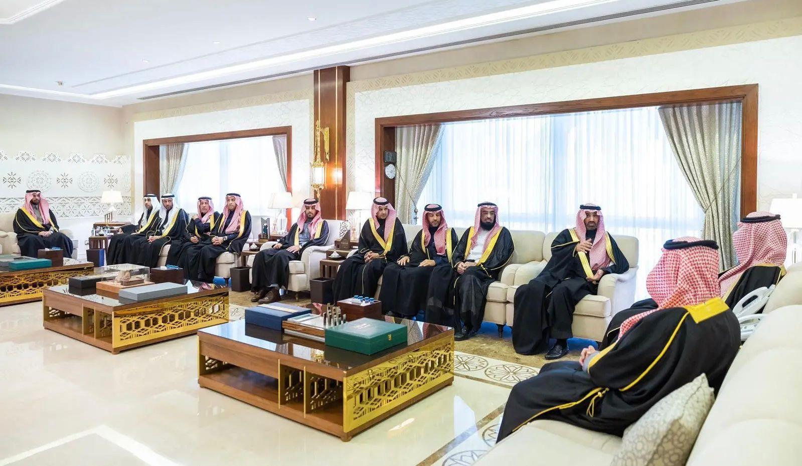 وزير الموارد البشرية والتنمية الاجتماعية المهندس أحمد الراجحي، وعددًا من قيادات الوزارة